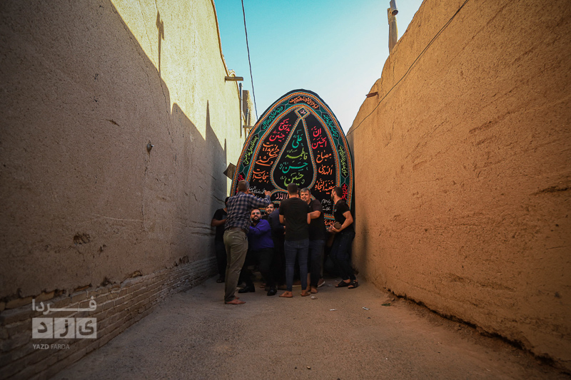 مراسم سنتی نخل برداری شهادت امام رضا (ع) در مهرجرد میبد